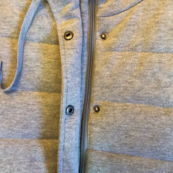 Women’s Size Small Puffer Vest - Picture 4 of 7